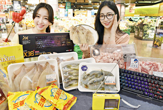 홈플러스는 시중에 오징어 다리만 판다는 점에 착안해 '짜지 않은 몸통 건오징어'를 이달 출시했다.<홈플러스 제공>